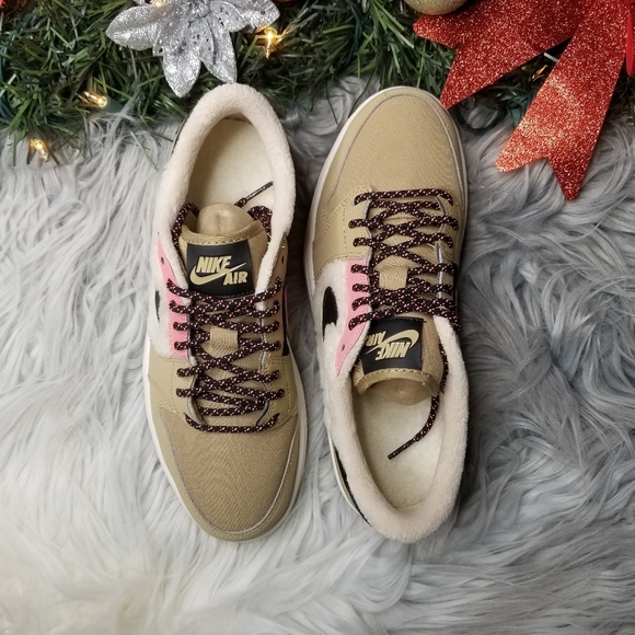 Womens Air Jordan 1 Retro Low OG - Picture 4 of 6